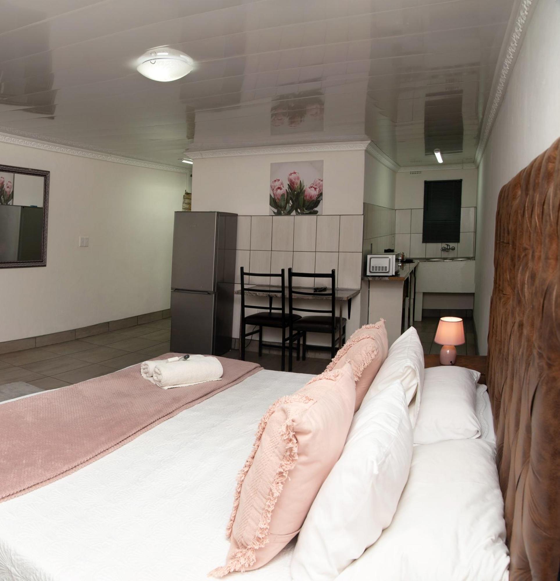 Gold Guest & Conference Bed & Breakfast Велком Екстериор снимка